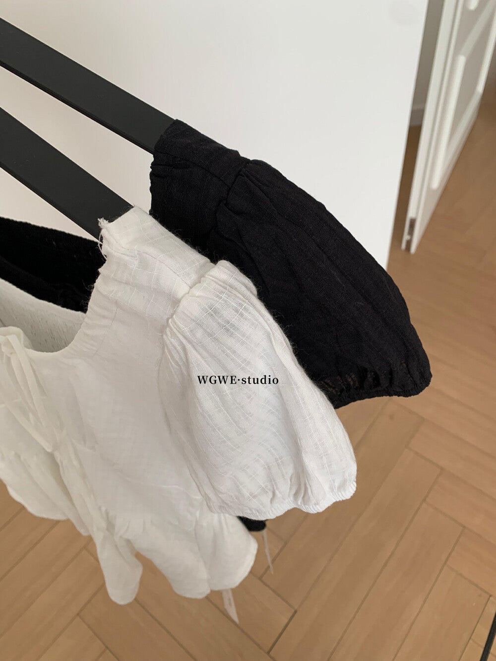 French Ruffle Puff Sleeve Slim-Fit Crop Top