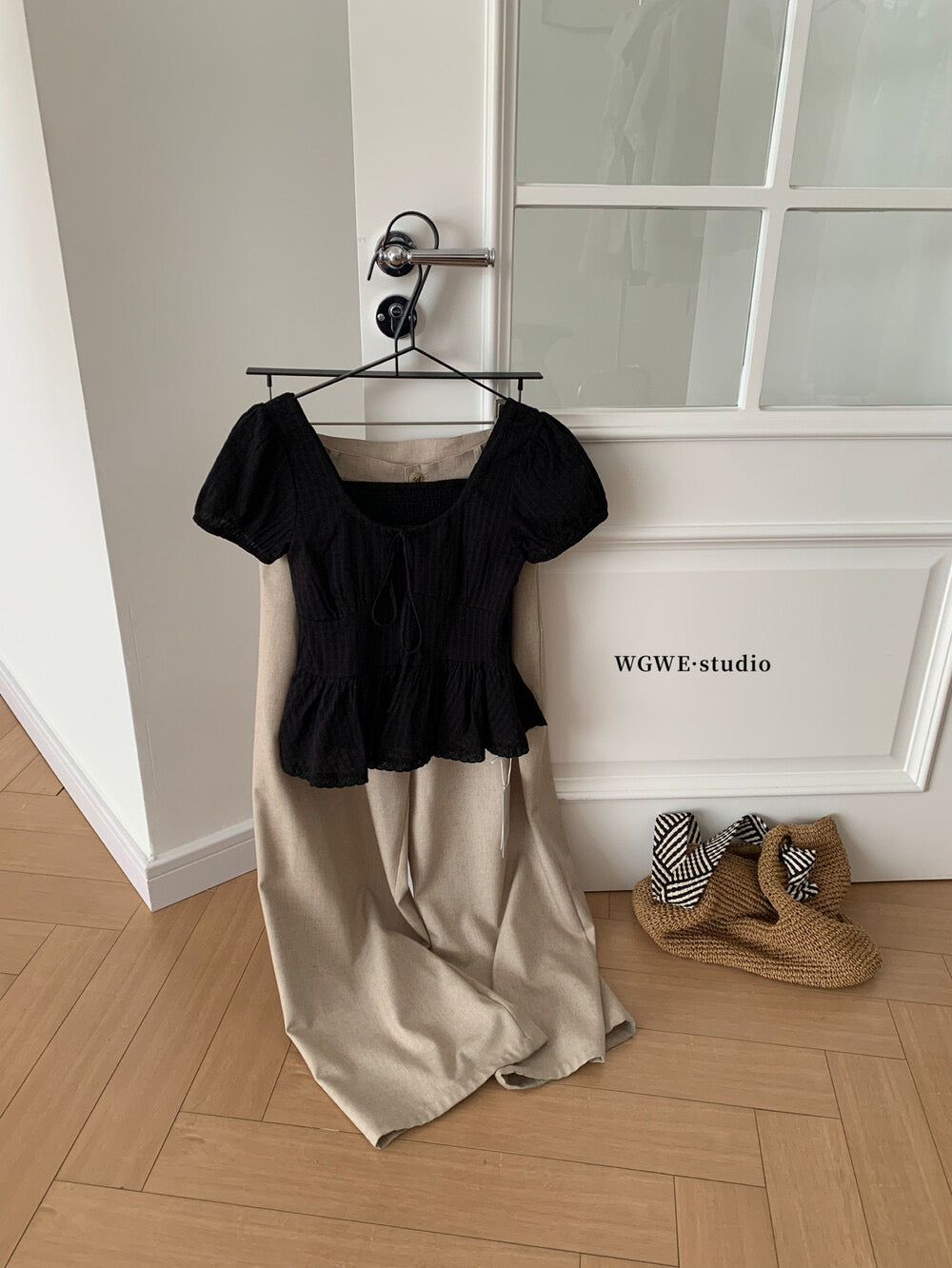 French Ruffle Puff Sleeve Slim-Fit Crop Top