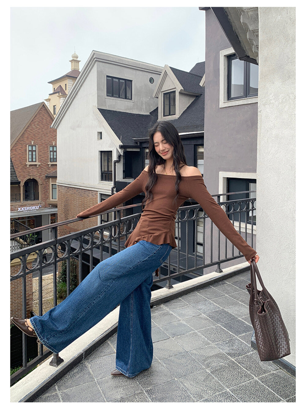 AIXILI Asymmetrical Hem Slim-Fit Knit Top
