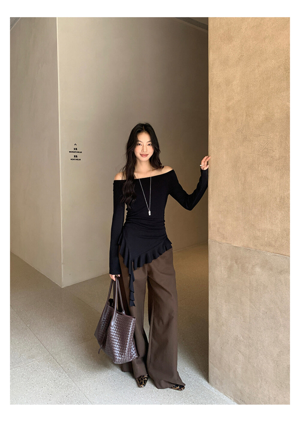 AIXILI Asymmetrical Hem Slim-Fit Knit Top