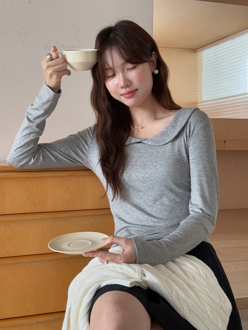 APXIVI Korean-Inspired Commuter Doll Collar Shoulder-Fit Long-Sleeve Tee