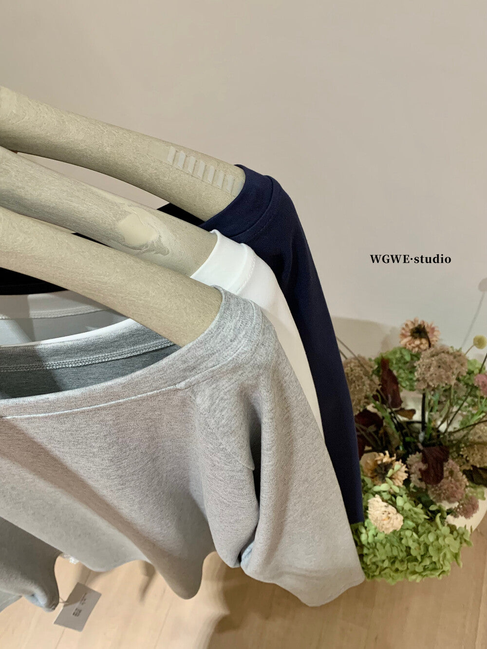 WGWE Off-Shoulder Slouchy Loose Long Sleeve Tee