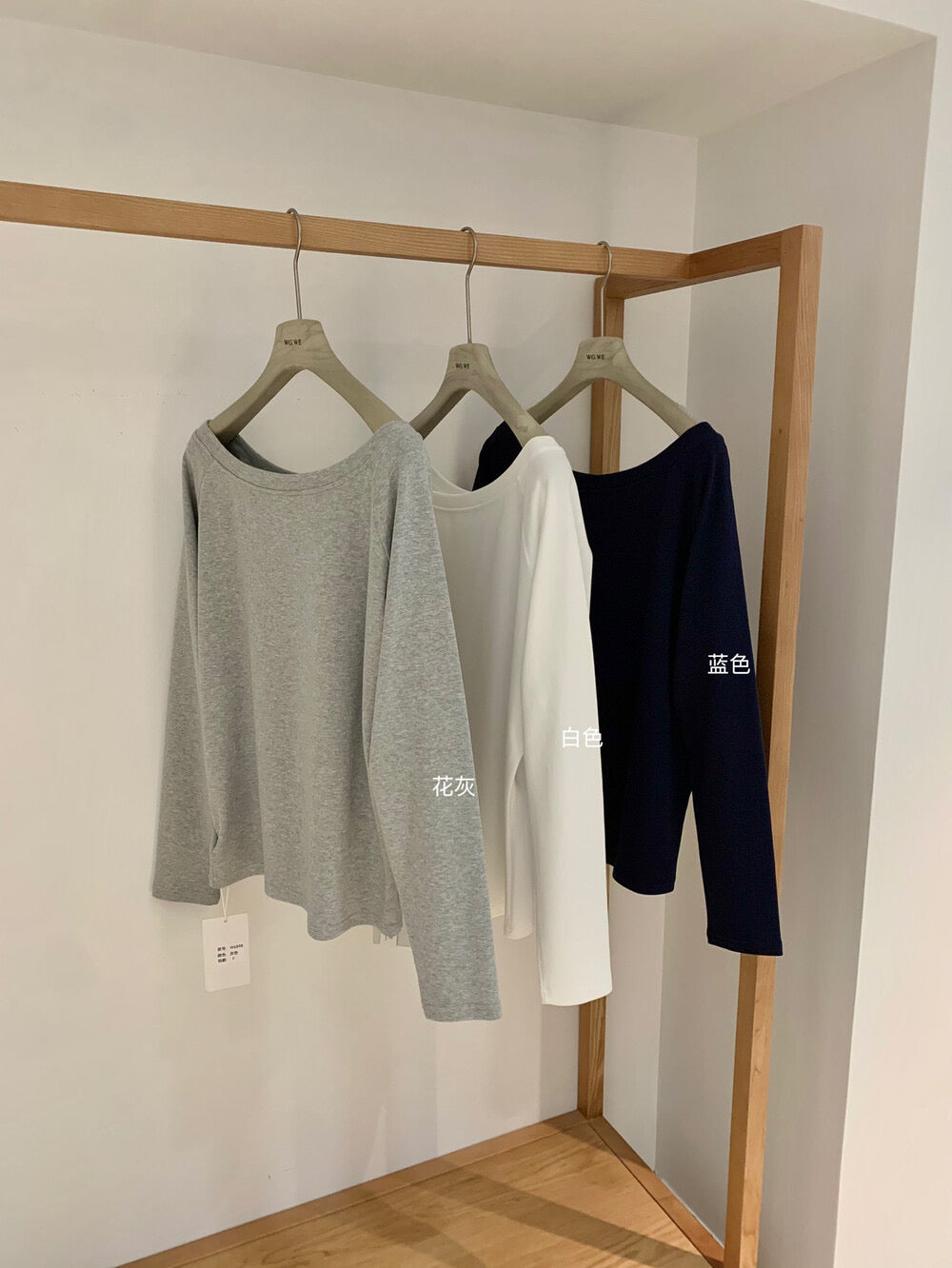 WGWE Off-Shoulder Slouchy Loose Long Sleeve Tee