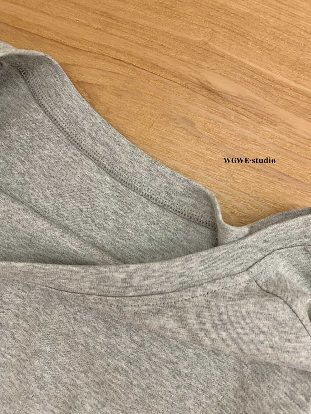 WGWE Off-Shoulder Slouchy Loose Long Sleeve Tee