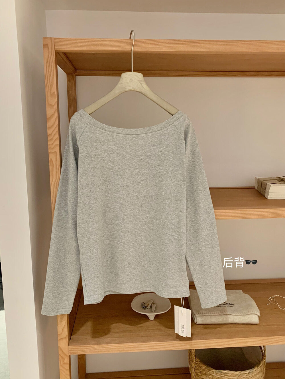 WGWE Off-Shoulder Slouchy Loose Long Sleeve Tee