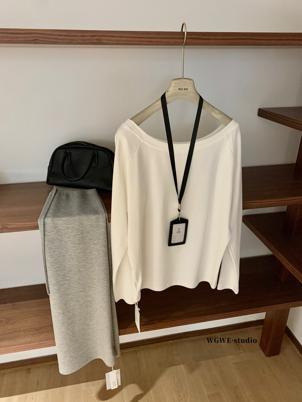 WGWE Off-Shoulder Slouchy Loose Long Sleeve Tee
