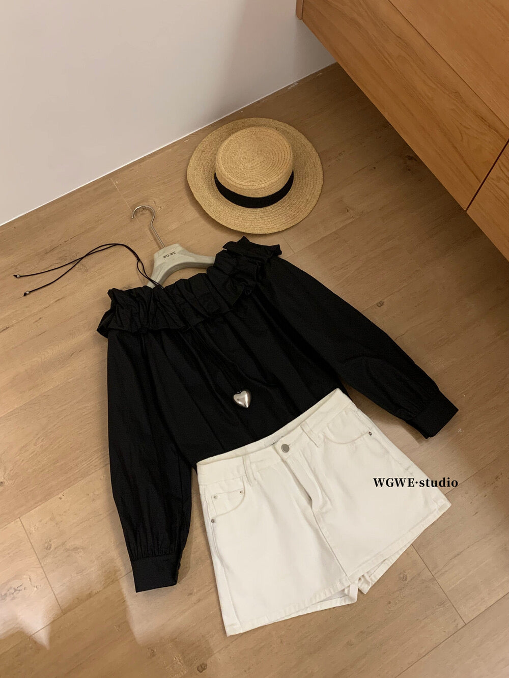 WGWE Off-Shoulder Lantern Sleeve Blouse
