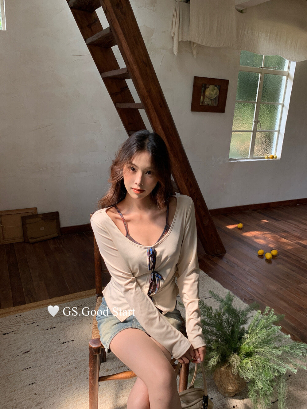 GS.GOOD START Contrast Bow Faux Two-Piece Top