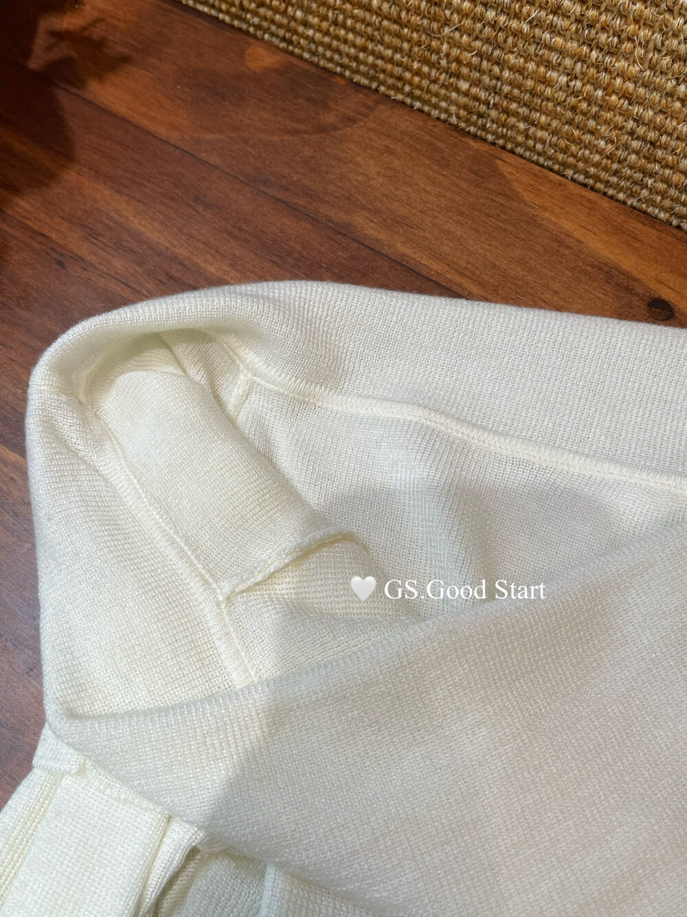 GS.GOOD START Off-Shoulder Tie-Up Knit Top