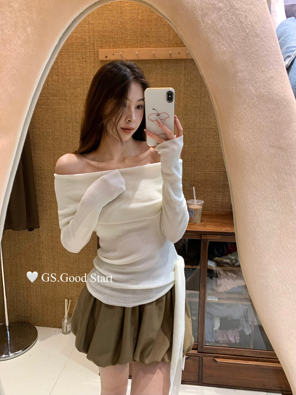 GS.GOOD START Off-Shoulder Tie-Up Knit Top