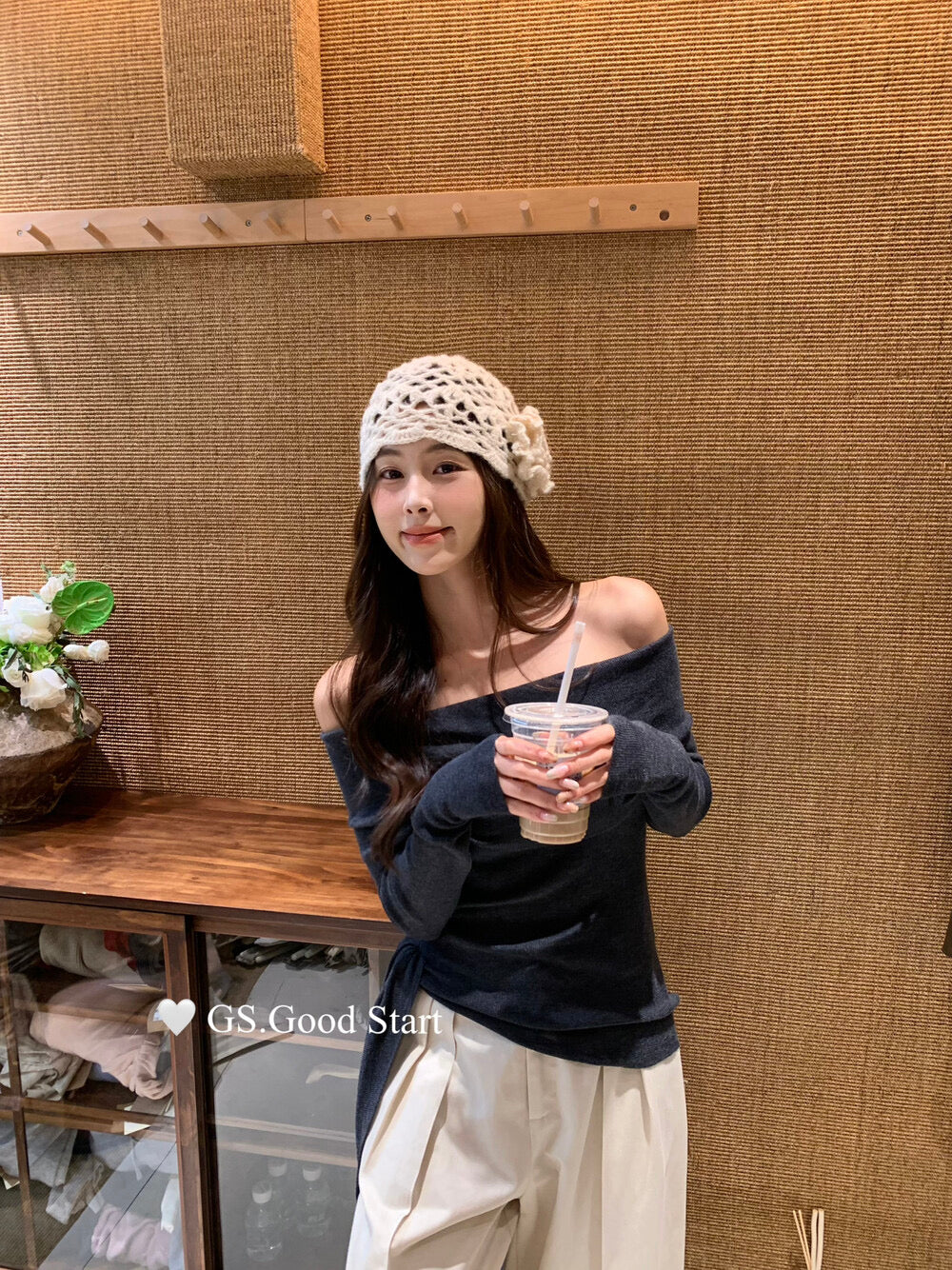 GS.GOOD START Off-Shoulder Tie-Up Knit Top