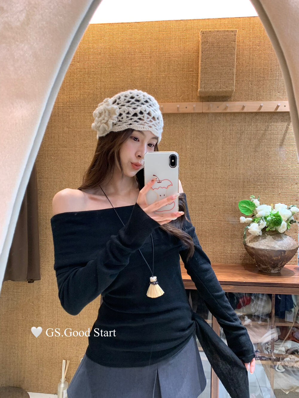 GS.GOOD START Off-Shoulder Tie-Up Knit Top