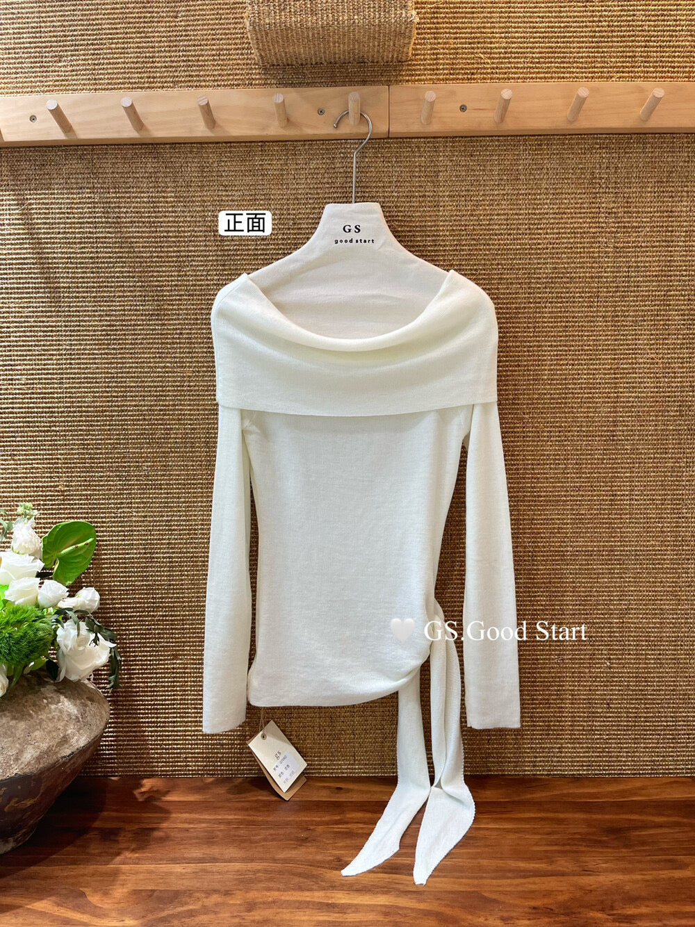 GS.GOOD START Off-Shoulder Tie-Up Knit Top