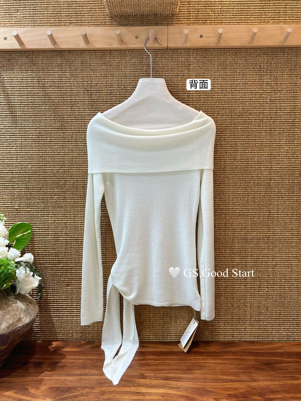 GS.GOOD START Off-Shoulder Tie-Up Knit Top