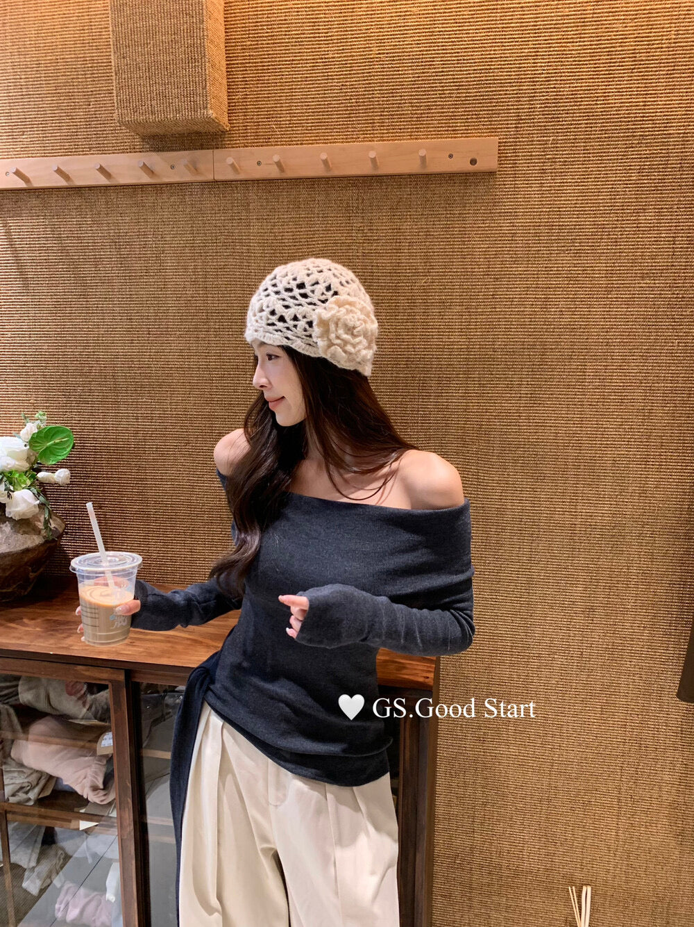 GS.GOOD START Off-Shoulder Tie-Up Knit Top