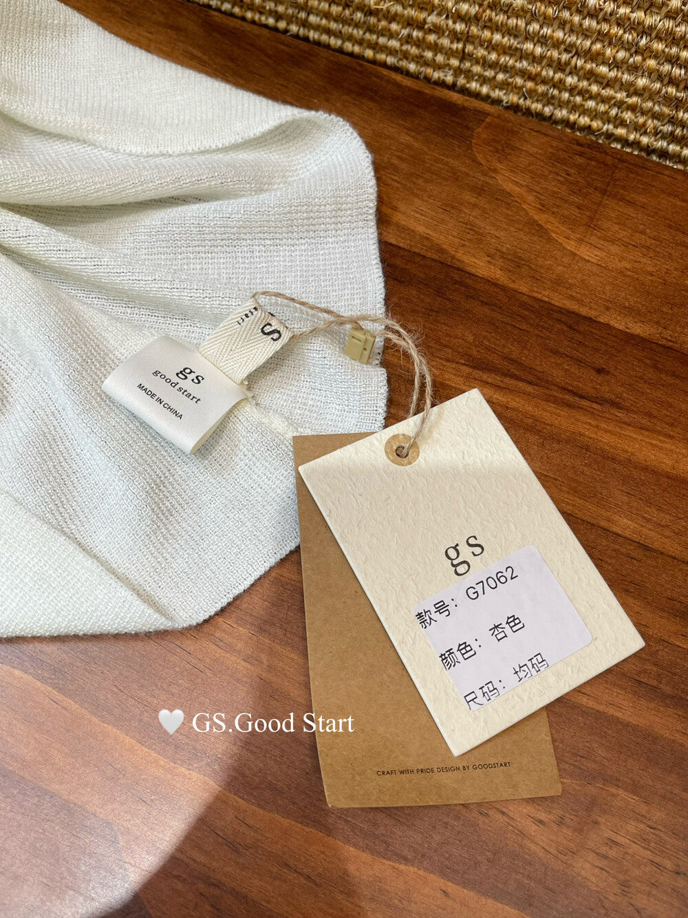 GS.GOOD START Off-Shoulder Tie-Up Knit Top
