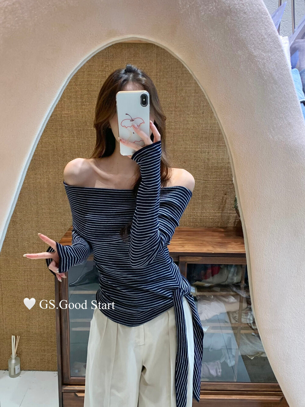 GS.GOOD START Off-Shoulder Tie-Up Knit Top
