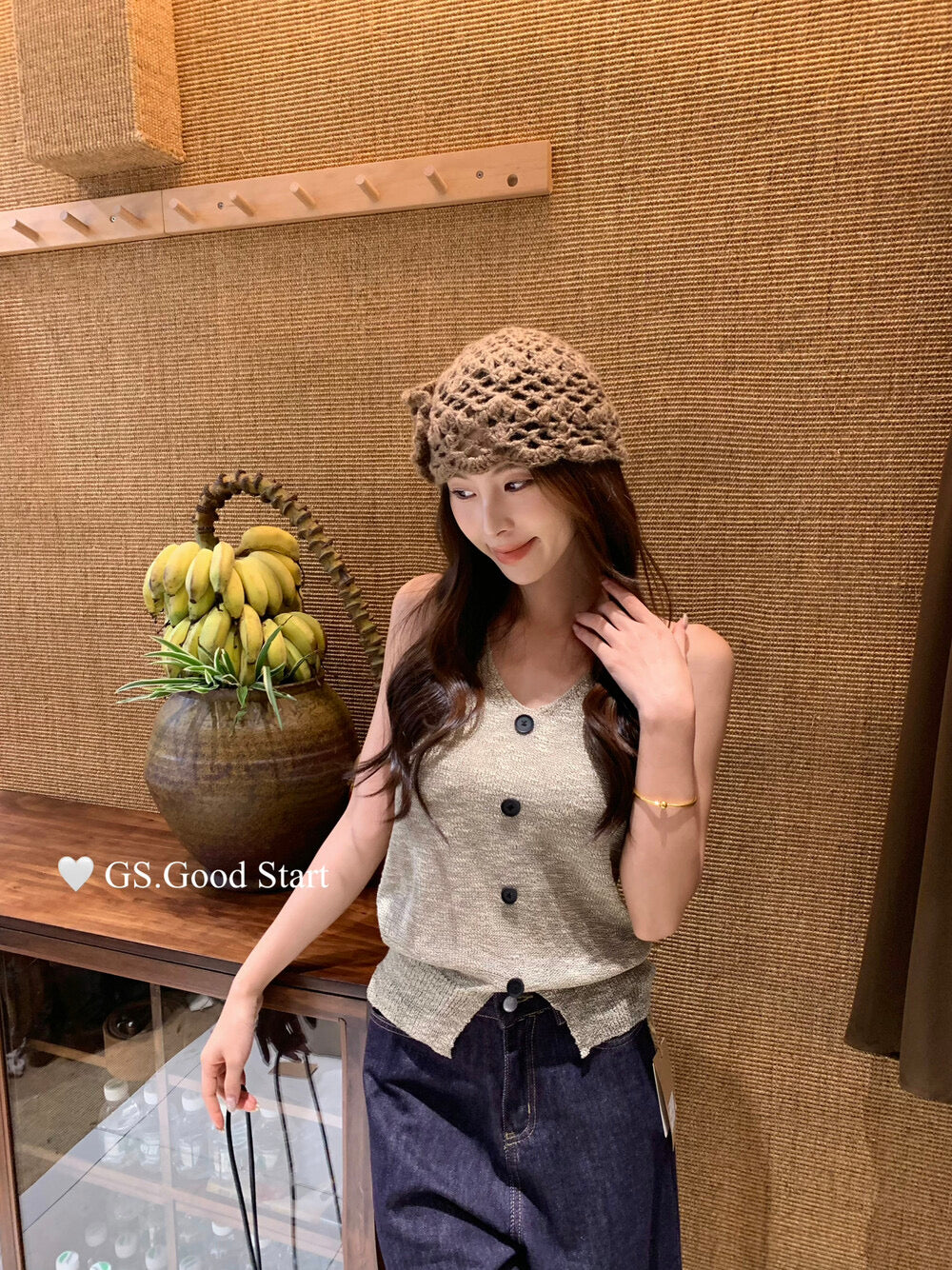 GS.GOOD START Halter Neck Pure Desire Tank Top