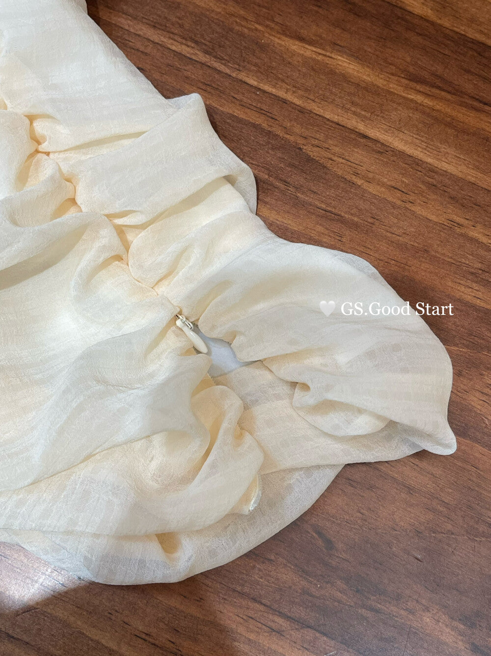 GS.GOOD START Paris Runway One-Sleeve Asymmetrical Top