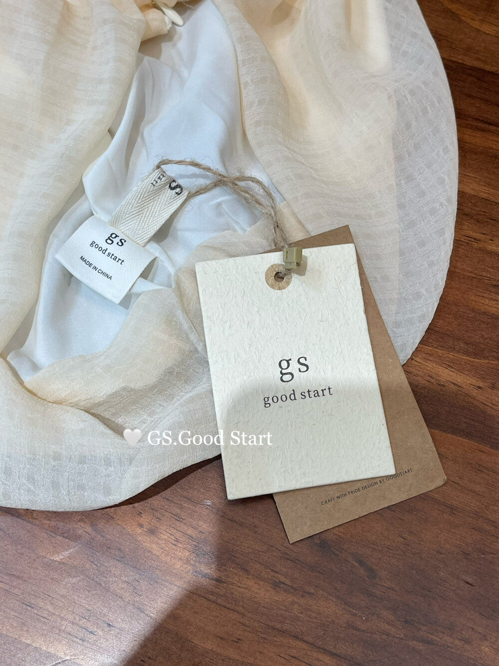 GS.GOOD START Paris Runway One-Sleeve Asymmetrical Top