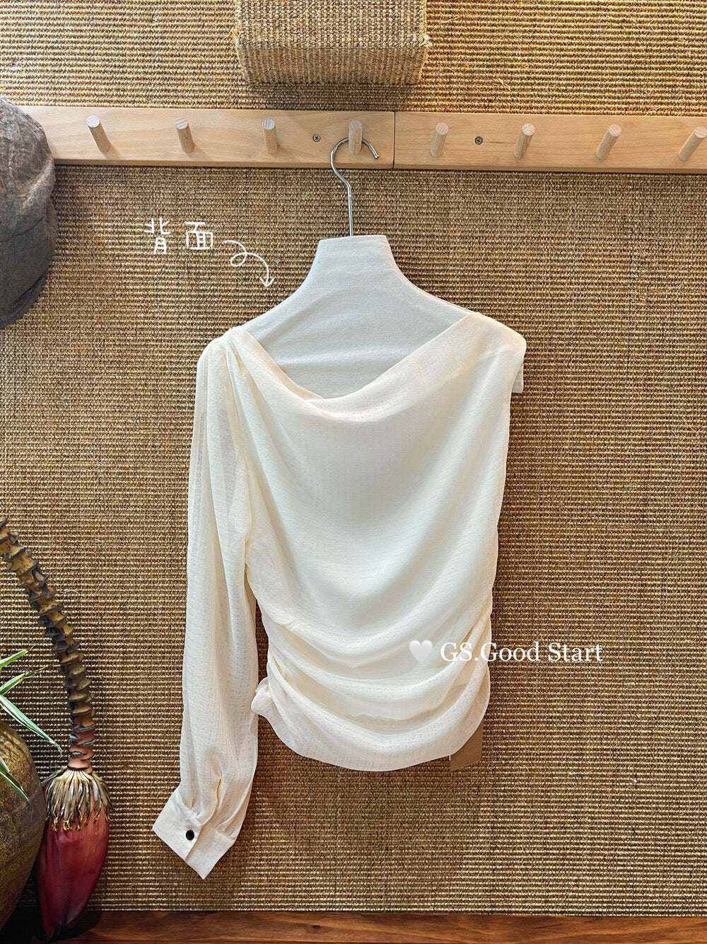 GS.GOOD START Paris Runway One-Sleeve Asymmetrical Top