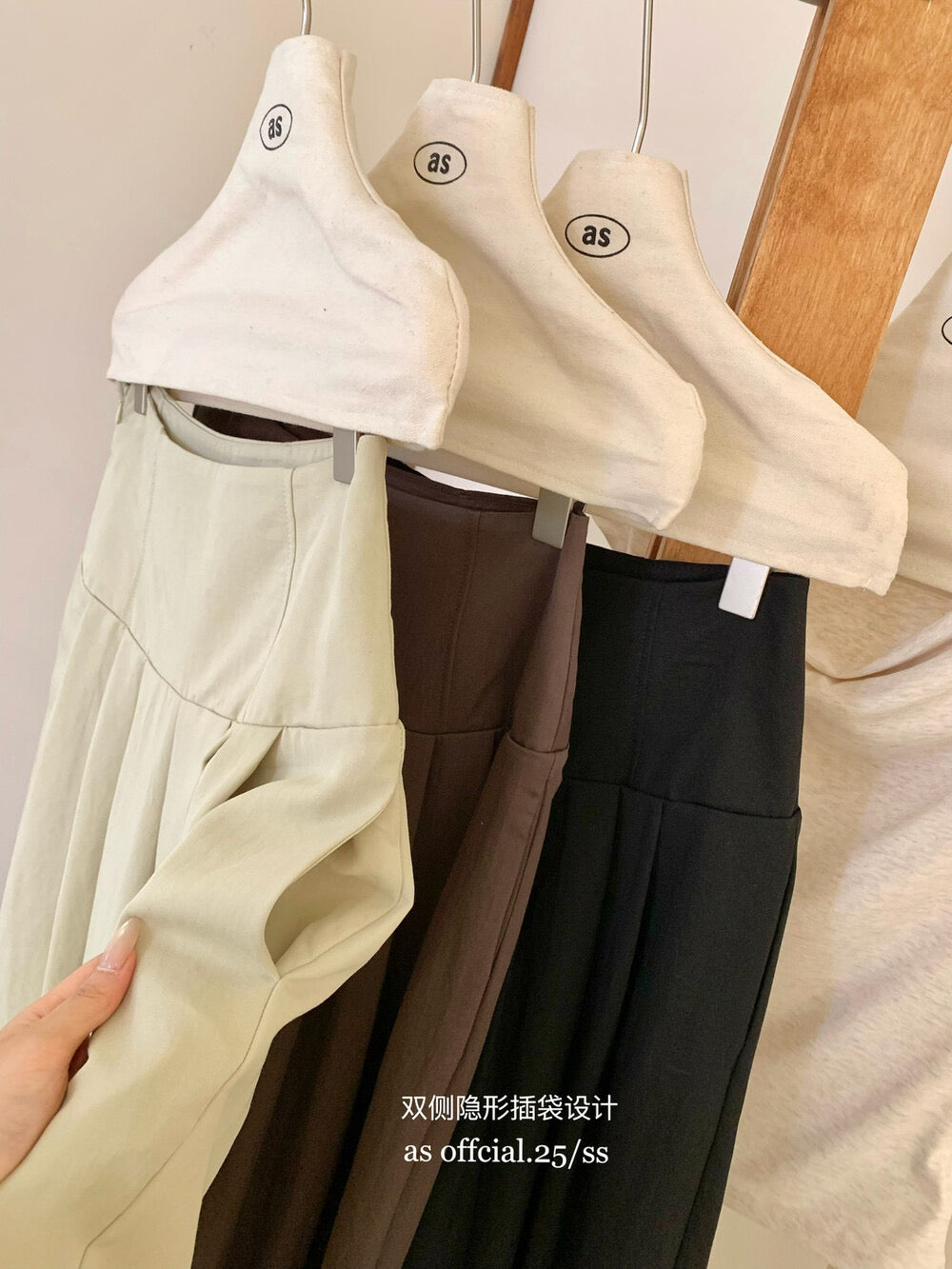 Airy Pleat Relaxed Drape Pants
