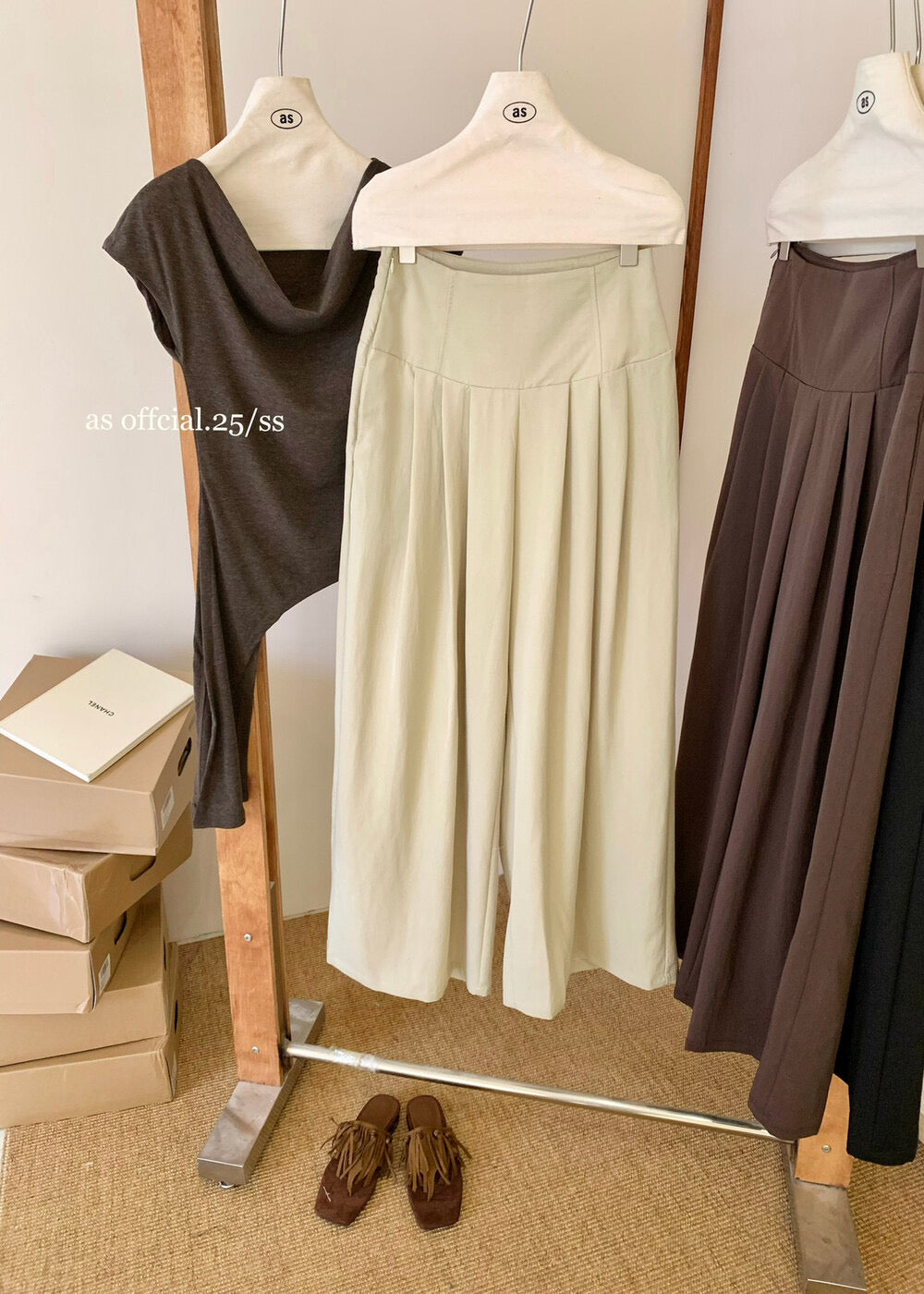Airy Pleat Relaxed Drape Pants