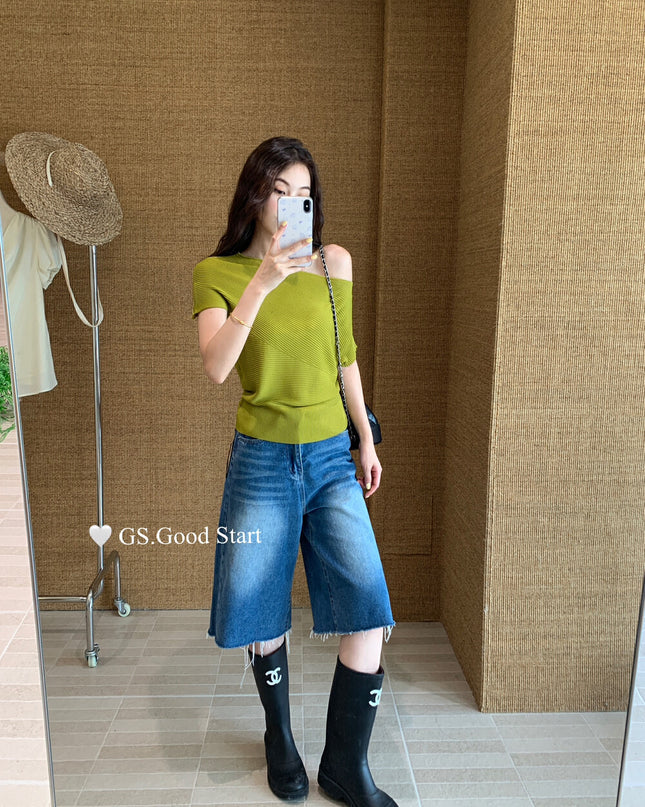 GS.GOOD START Asymmetrical Shoulder Short Sleeve Top