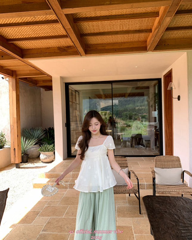 AS OFFICIAL Puff Sleeve Floral Appliqué Top