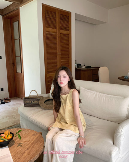 AS OFFICIAL Embroidered Back Tie Floral Top