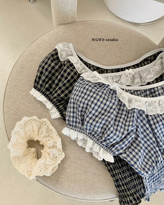 WGWE Lace-Trimmed French Style Checkered Top