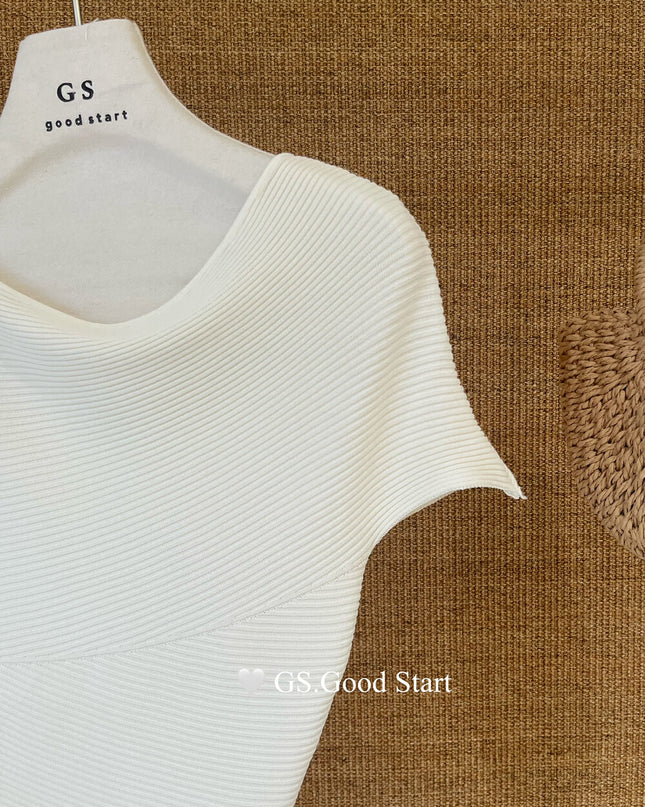 GS.GOOD START Asymmetrical Shoulder Short Sleeve Top