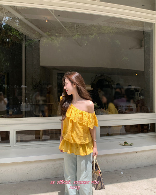 AS OFFICIAL Two-Way Heavy Crochet Floral Ruffle Top