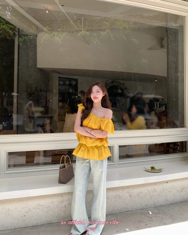 AS OFFICIAL Two-Way Heavy Crochet Floral Ruffle Top