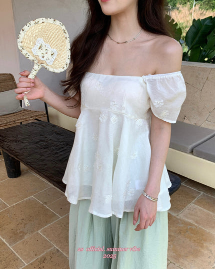 AS OFFICIAL Puff Sleeve Floral Appliqué Top