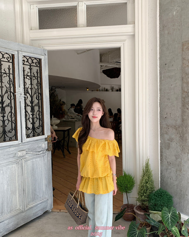 AS OFFICIAL Two-Way Heavy Crochet Floral Ruffle Top