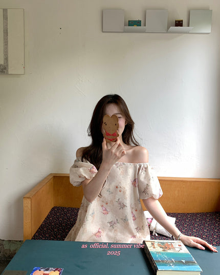 AS OFFICIAL Golden Butterfly Off-Shoulder Puff Sleeve Top