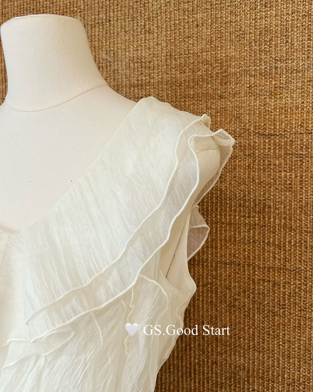 GS.GOOD START Misty White Tea V-Neck Ruffle Vest
