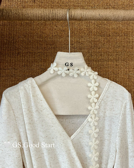 GS.GOOD START Romantic Floral V-Neck Blouse (With Ribbon Tie)