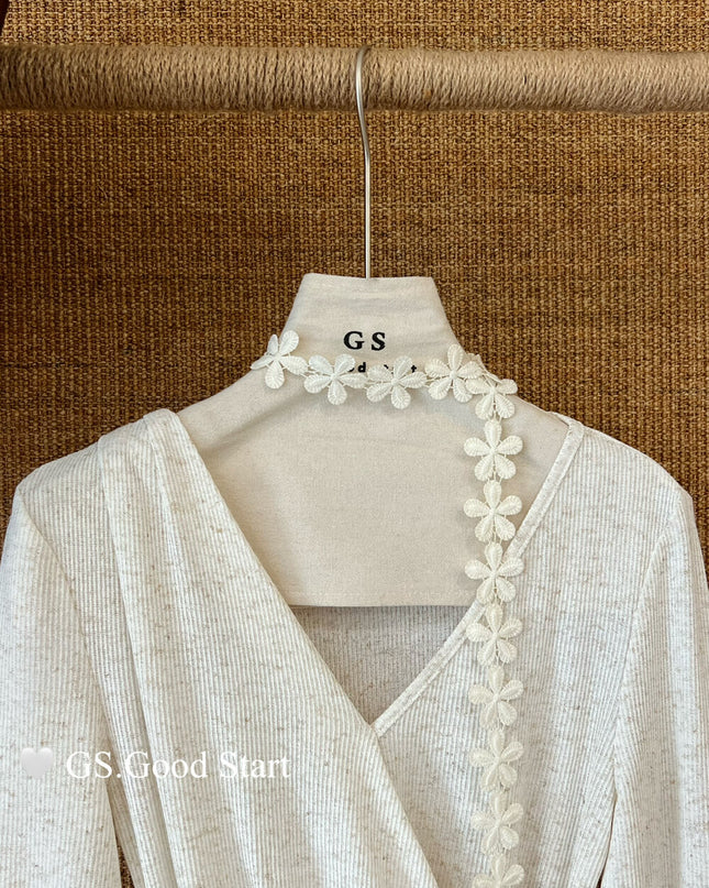 GS.GOOD START Romantic Floral V-Neck Blouse (With Ribbon Tie)
