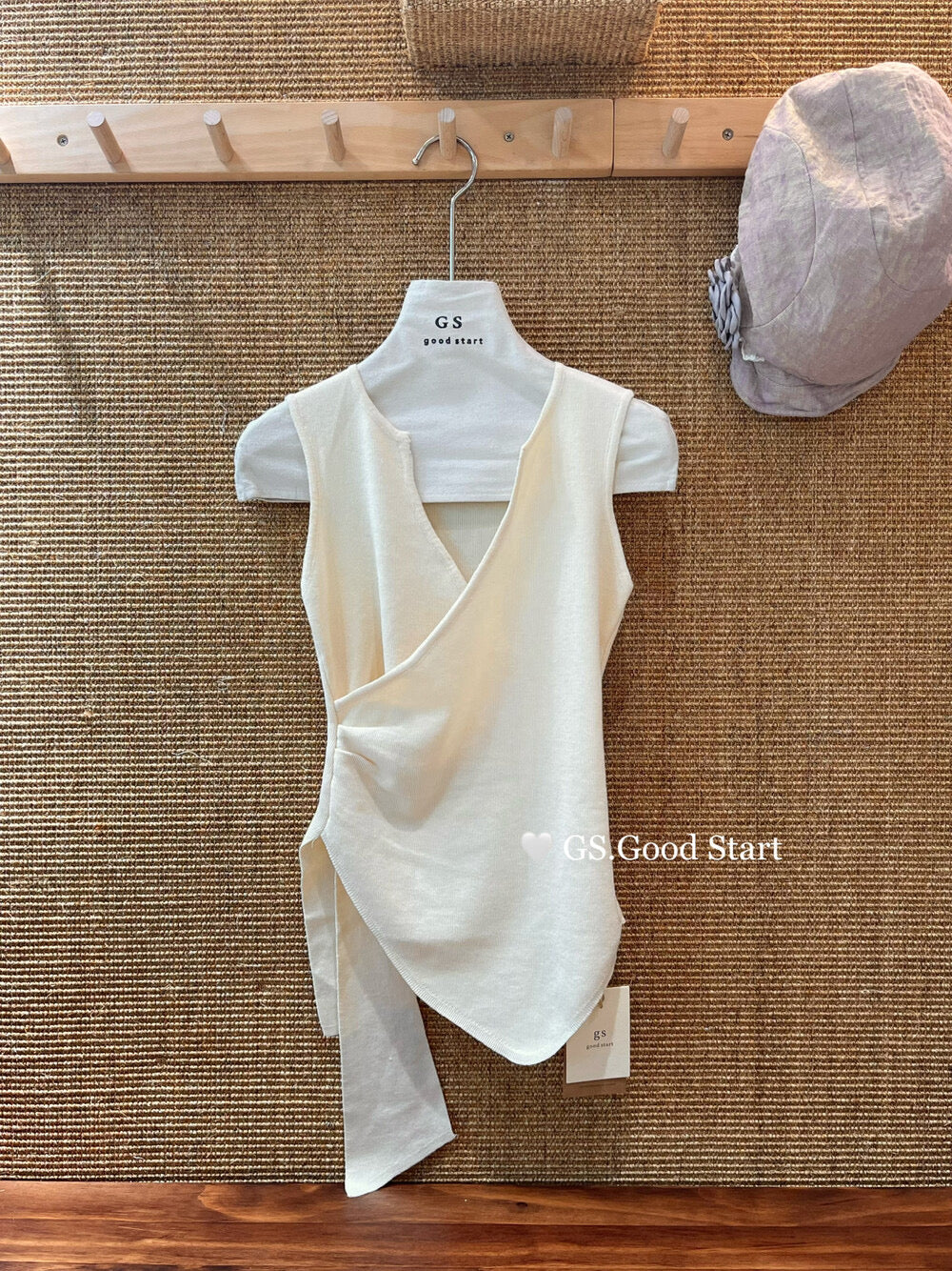 GS.GOOD START Asymmetrical Waist-Slimming Knit Tank
