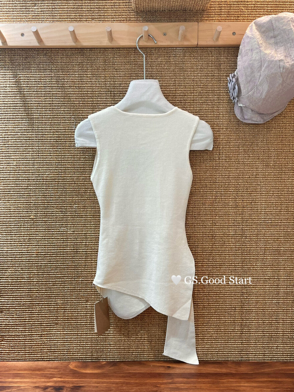 GS.GOOD START Asymmetrical Waist-Slimming Knit Tank