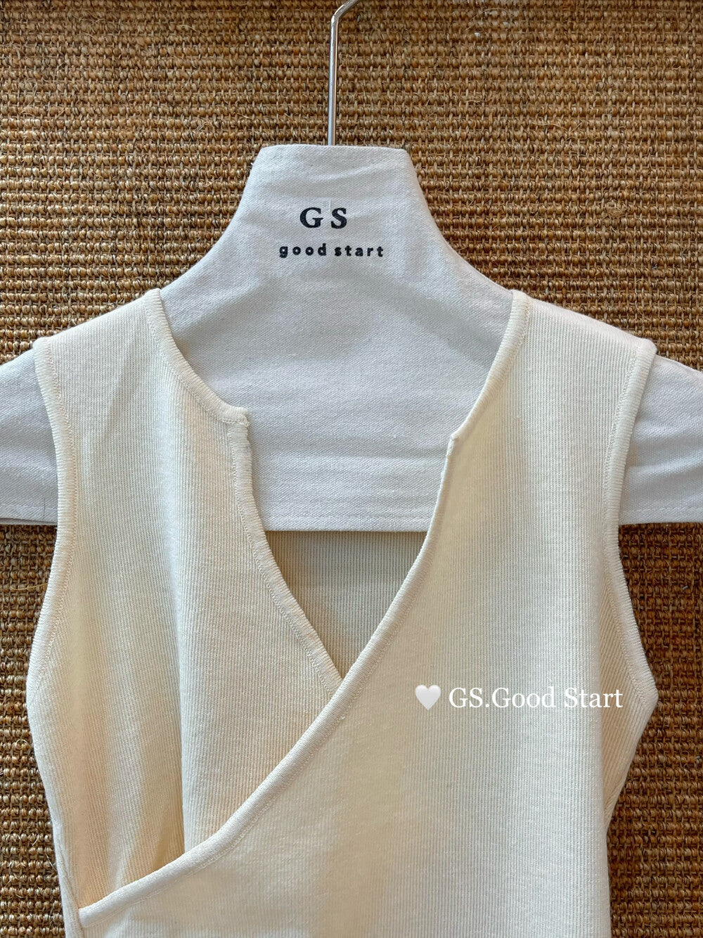GS.GOOD START Asymmetrical Waist-Slimming Knit Tank