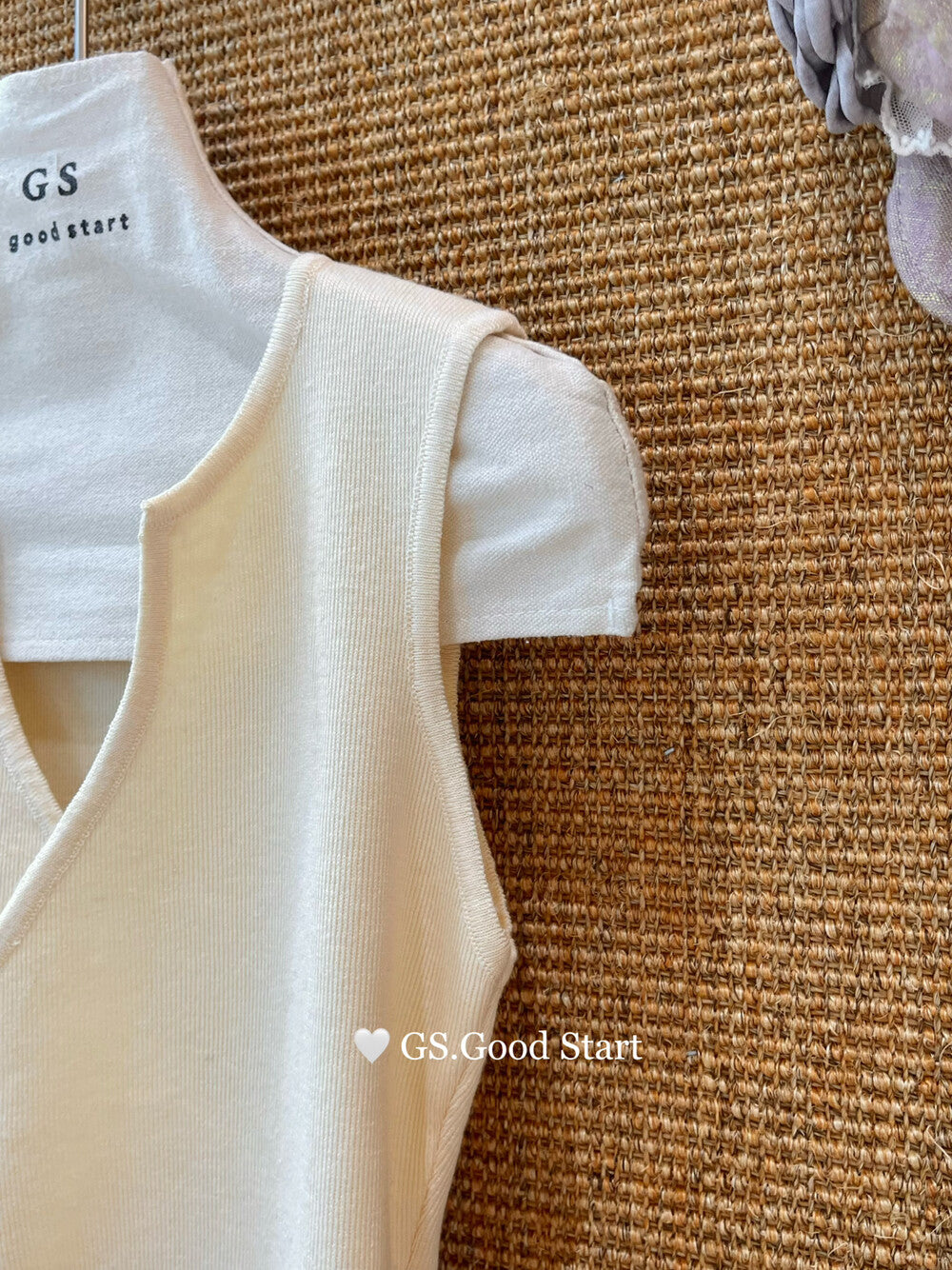 GS.GOOD START Asymmetrical Waist-Slimming Knit Tank