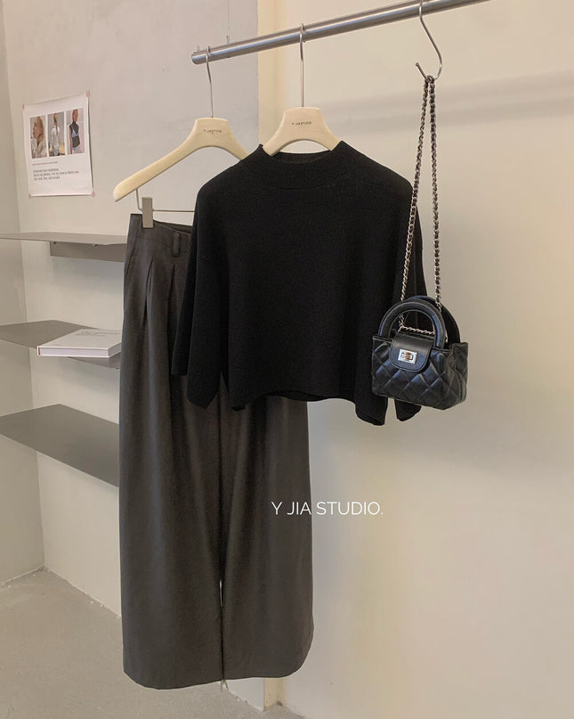 Y.JIA Minimalist Mock Neck Cropped Knit Top