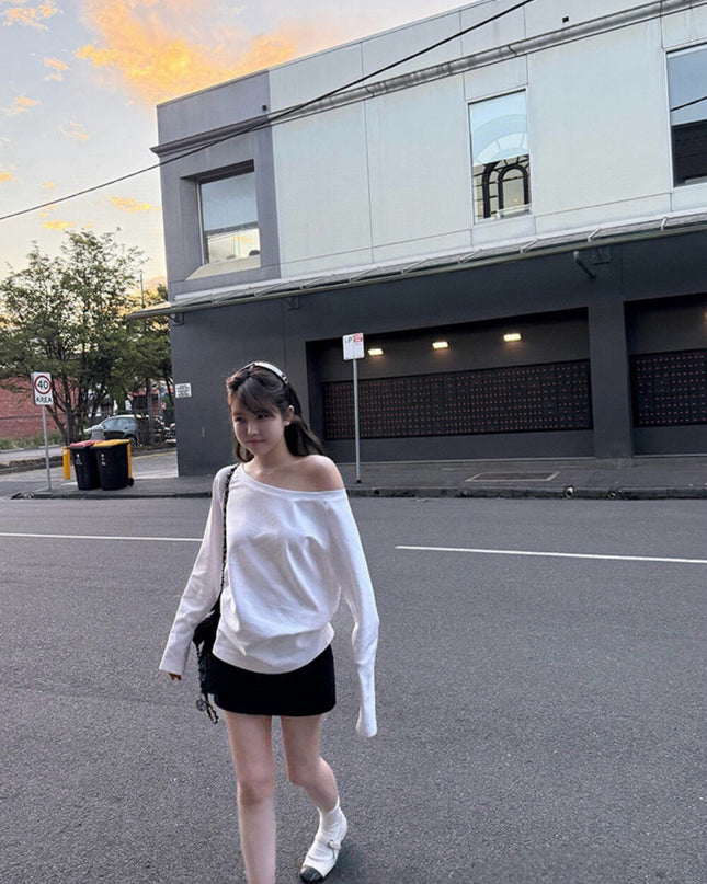 WGWE Off-Shoulder Slouchy Loose Long Sleeve Tee