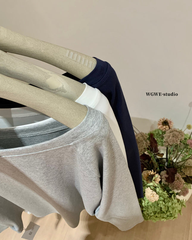 WGWE Off-Shoulder Slouchy Loose Long Sleeve Tee