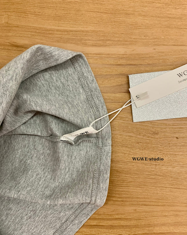 WGWE Off-Shoulder Slouchy Loose Long Sleeve Tee