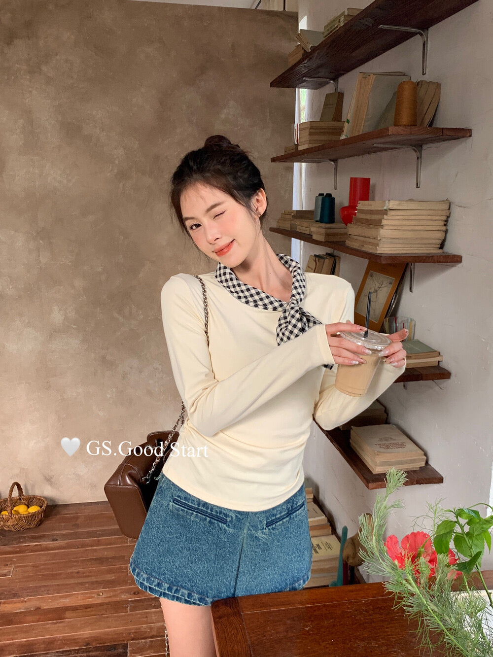 GS.GOOD START Sweet Plaid Bow Casual Top