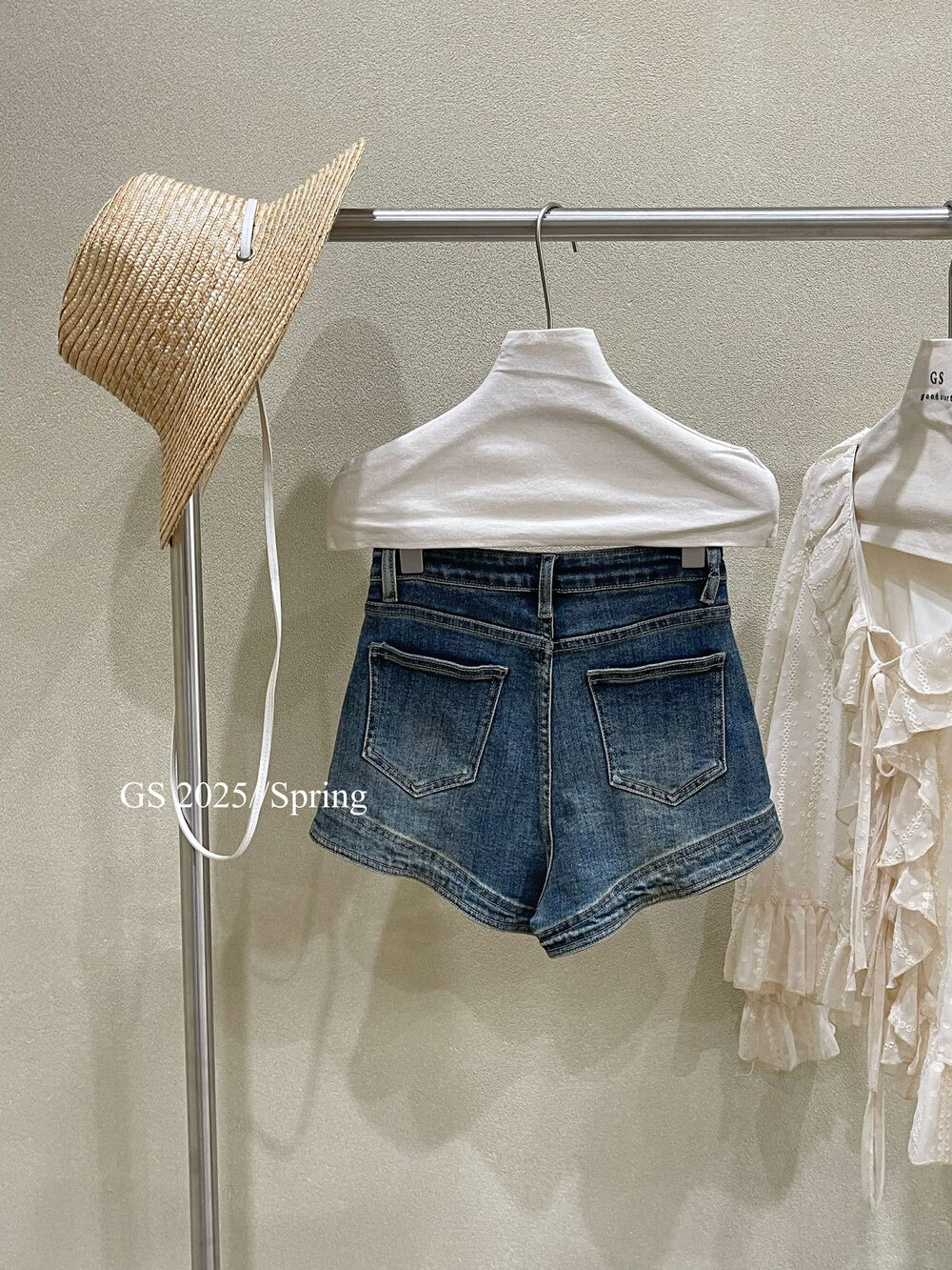 Best-Seller High-Waist Vintage Denim Shorts